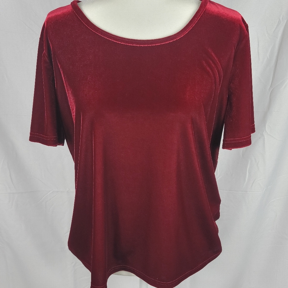 Jaclyn Smith Maroon shirt. Size XL